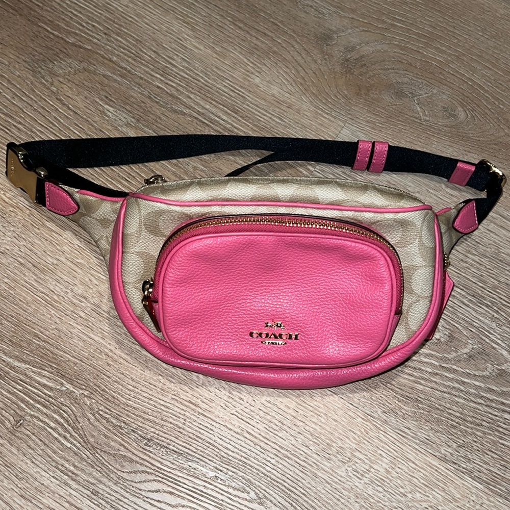 COURT BELT BAG IN SIGNATURE CANVAS - pink